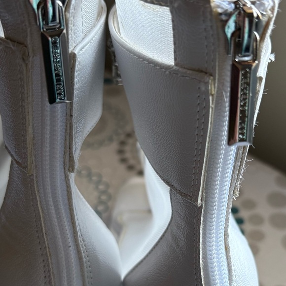 NEW- Karl Lagerfeld Elegant White Heeled Sandals with Crystal Embellishments - Picture 8 of 11